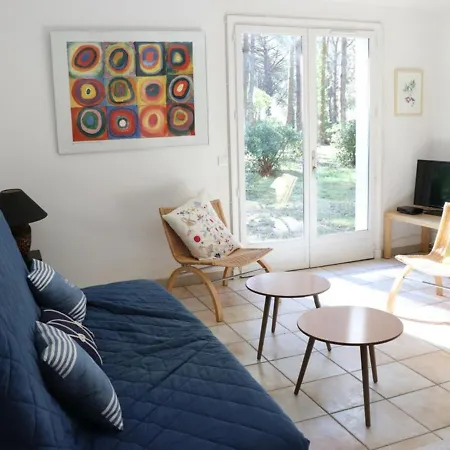 Villa De Charme En Pinède, 4 Climatisées, Accès Direct - Fr-1-100-209 *